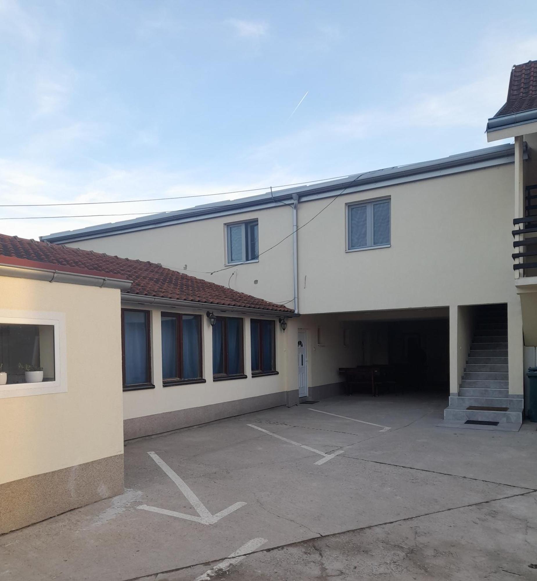 Libero Apartmani Surčin Kültér fotó